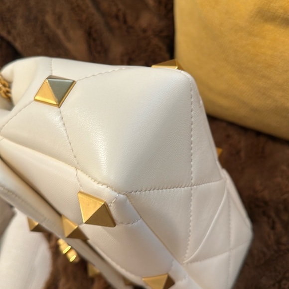 Valentino Roman Stud shoulder Handbag - Picture 3 of 11